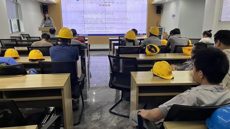 在实操考试中，考生需严格按照操作规程进行操作，确保安全。以下是一些常见操作规范：