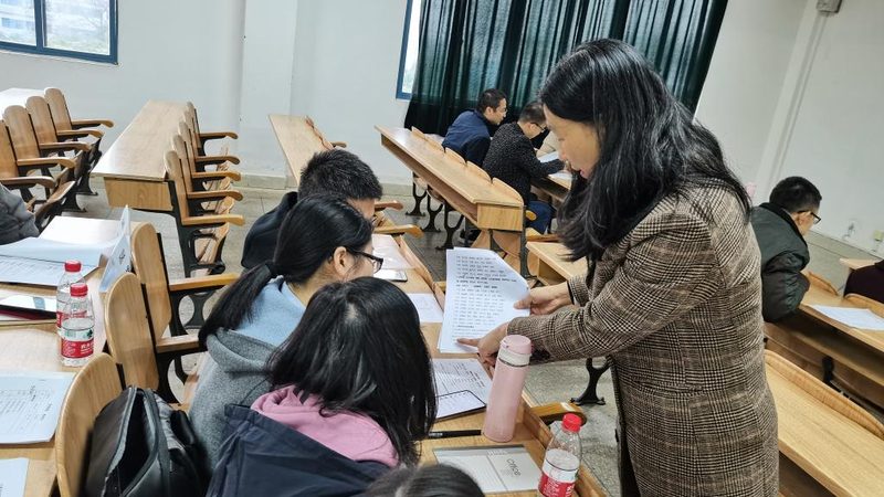 小标题：了解证书含金量，别被“保过”误导